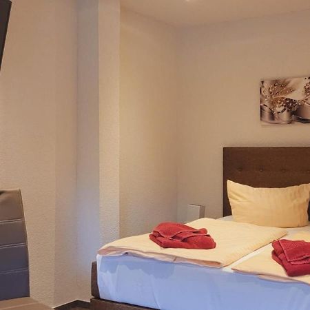 Gross Quassow Pension & Gasthof Storchennest מראה חיצוני תמונה